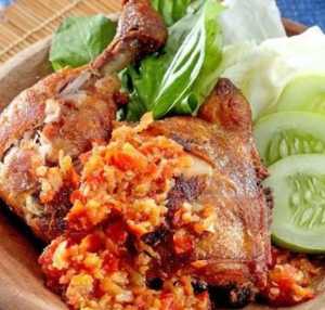 Resep Ayam Penyet Sambal Terasi, Nikmat dan Bikin Nagih