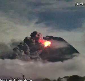 Gunung Merapi Masih Muntahkan Awan Panas, Luncuran Wedhus Gembel Hingga 2,5 Km