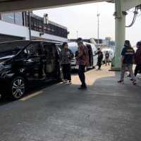 Mobil Alphard Miliknya Masuk Area Terlarang Bandara, Sri Mulyani: Bagian Protokol