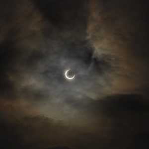 Link Live Streaming dan Jadwal Gerhana Matahari Hibrida Hari Ini, Gratis