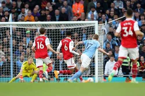     Manchester City vs Arsenal 4-1: Dua gol dan satu assist dari Kevin De Bruyne serta satu gol dan dua assist dari Erling Haaland membawa The Citizen makin mendekati puncak klasemen