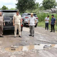 Proyek Roro Jonggrang Pejabat Lampung Sulap Jalan Rusak Jelang Kedatangan Jokowi