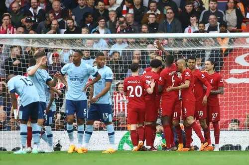     Liverpool vs Brentford 1-0, gol tunggal Mohamed Salah membawa kemenangan bagi Liverpool dalam lanjutan Liga Inggris pekan ke-35