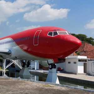 Heboh Pesawat Kepresidenan RI Parkir di Halaman Rumah Warga Nganjuk, Ini Kisahnya