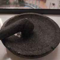 Viral Cobek Batu Keluarkan Belatung Saat Dipanaskan, Chef Ini Ungkap Penyebabnya