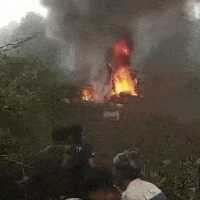 Pesawat Latih Jatuh di Kebun Teh Ciwidey, Api Membumbung Tinggi