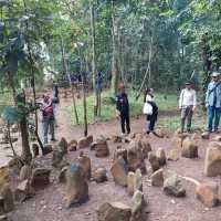 Misteri Situs Batu Melingkar Tasikmalaya, Ada Sinyal Internet di Dekat Makam Keramat