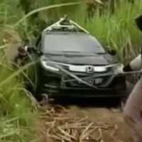 Mobil Google Maps Nyasar di Kebun Tebu, Kualat?