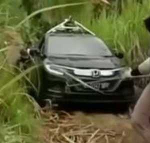 Mobil Google Maps Nyasar di Kebun Tebu, Kualat?