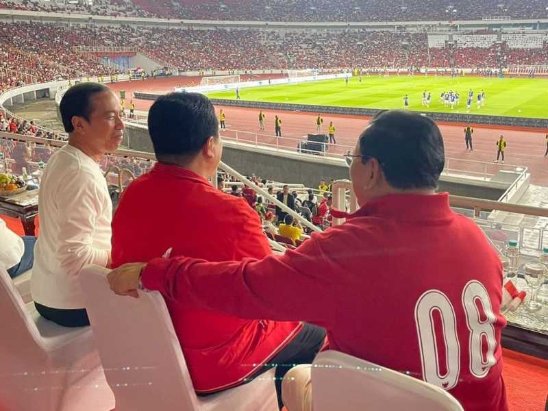     Prabowo Subianto nonton Indonesia vs Argentina di Stadion GBK bersama Presiden Jokowi dan Ketum PSSI Erick Thohir