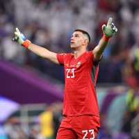 Tinggalkan Indonesia, Kiper Argentina Emiliano Martinez Kedapatan Bawa Bantal Hotel