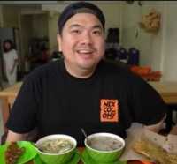 Momen Food Vlogger Nex Carlos Nyungsep di Mangkuk Soto Gegara Kursi Patah