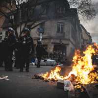 Kerusuhan Prancis: 1.300 Orang Ditangkap, 700 Toko Dijarah, 234 Bangunan Dibakar