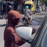 Viral Pengemis di Pati Pakai Duit Hasil Ngemis Buat Karaokean Bareng LC