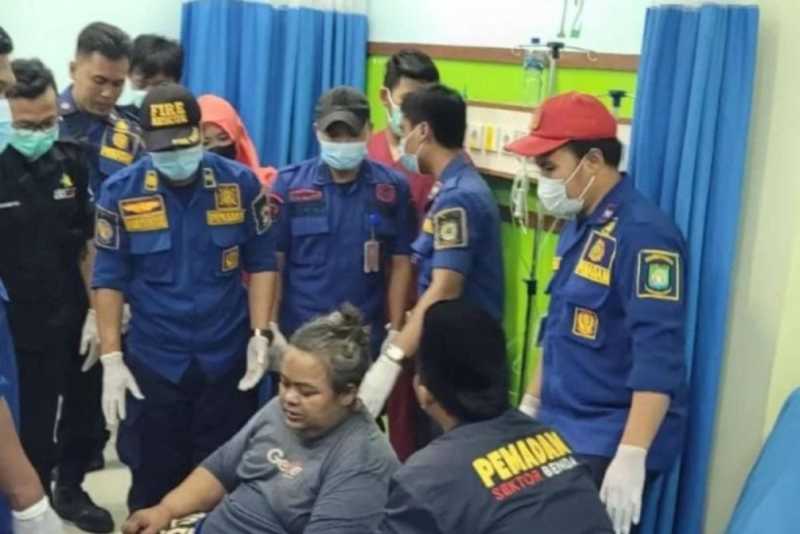     BPBD Kota Tangerang membantu evakuasi Cipto Raharjo pria obesitas 200 kg ke RSUD