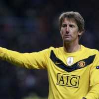 Kiper Legendaris Manchester United Edwin van der Sar Alami Pendarahan Otak