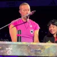 Cerita Nadia Diajak Nyanyi Bersama Chris Martin Saat Konser Coldplay di Denmark
