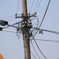 PLN Mau Ubah Tiang Listrik Jadi Tempat Cas Kendaraan Listrik