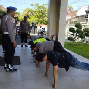 Turis di Bali Lapor Kena Jambret, Polisi Malah Asyik Ngebir: Hanya Dihukum Push Up