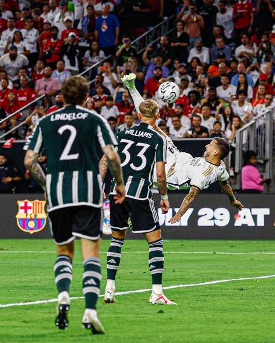     Gol salto Joselu ke gawang Andre Onana membawa Real Madrid menang 2-0 atas Manchester United (Twitter: @realmadrid)