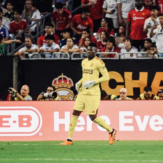     Andre Onana memainkan laga debut berseragam Manchester United saat melawan Real Madrid (Twitter: @manutd)