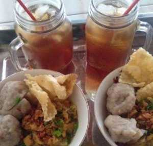 Makan Bakso Jangan Sambil Minum Es Teh tapi Sebaiknya Es Jeruk, Ini Alasannya