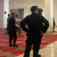 Viral Brimob Masuk Masjid Raya Sumbar Pakai Sepatu Bubarkan Warga