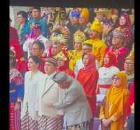 Iseng Banget, Pak Bas Singkap Baju Pak Erick Saat Acara HUT RI di Istana Merdeka