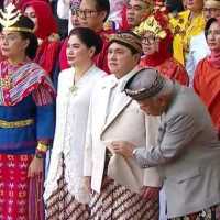 Pak Erick: Hidup Lagi Capek-capeknya, Upacara Sebelah Pak Bas