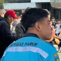 Gibran Kenakan Baju Petugas Parkir Saat Pawai di Solo, Ini Alasannya