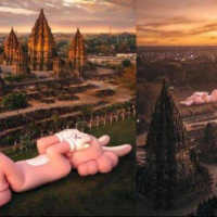 Patung Raksasa KAWS Dipamerkan di Candi Prambanan, Cek Harga Tiket Masuknya