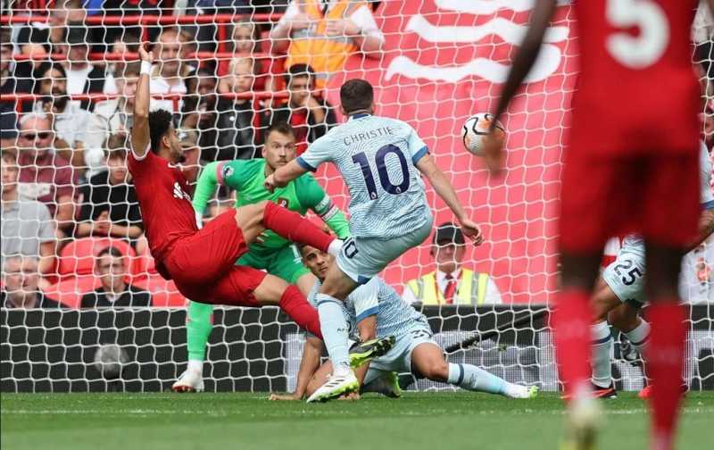     Liverpool vs Bournemouth 3-1: Luis Diaz mencetak gol akrobatik untuk menyamakan kedudukan menjadi 1-1