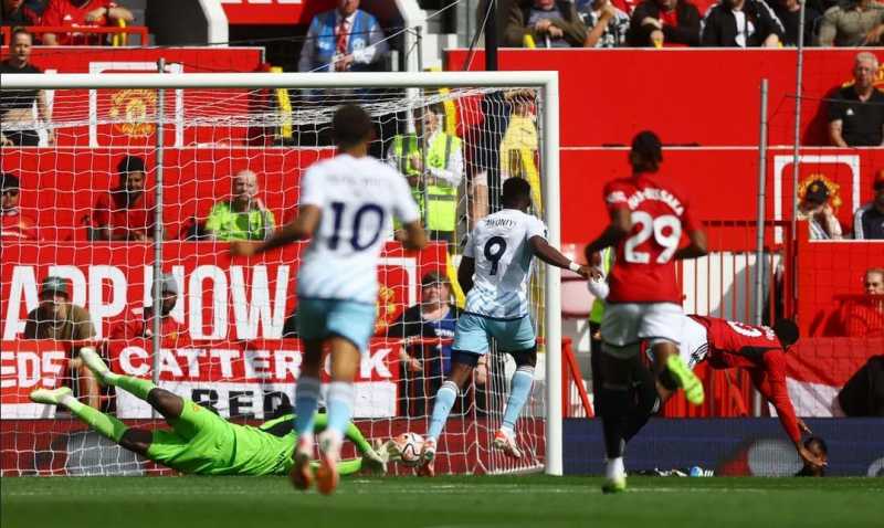     Manchester United vs Nottingham Forest 3-2, Taiwo Awoniyi mencetak gol saat pertandingan baru berlangsung dua menit