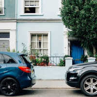 Parkir Mobil di Jalan Umum atau Depan Rumah Tetangga, Kemenag: Hukumnya Haram