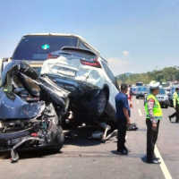 Kronologi Kecelakaan Beruntun Tol Semarang Hingga Sebabkan Mobil Tumpang Tindih