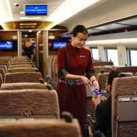 Calon Pramugari Kereta Cepat Whoosh Wajib Bisa Bahasa Mandarin, Ini Kata Dirut KCIC