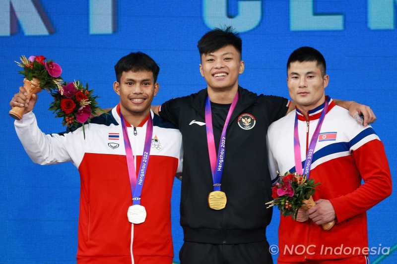 Lifter Rahmat Erwin Abdullah Rebut Medali Emas Asian Games Dan Cetak ...