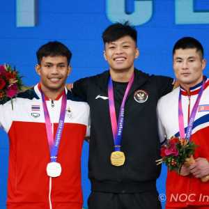 Lifter Rahmat Erwin Abdullah Rebut Medali Emas Asian Games dan Cetak Rekor Dunia