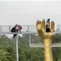 6 Temuan Mengerikan Jembatan Kaca Maut The Geong: Tak Dirawat, Tebal Kaca Cuma 1 Cm