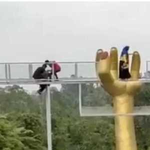 6 Temuan Mengerikan Jembatan Kaca Maut The Geong: Tak Dirawat, Tebal Kaca Cuma 1 Cm