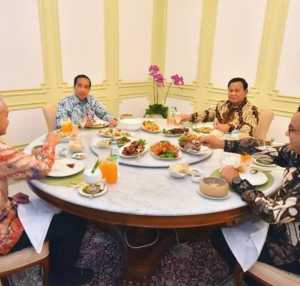 5 Fakta Jamuan Jokowi ke Anies, Ganjar, Prabowo: Ada Ayam Kodok Hingga Batik Parang