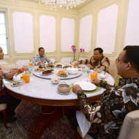 PKS Soroti Posisi Duduk Saat Presiden Jokowi Jamu 3 Bakal Capres di Istana