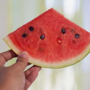 6 Manfaat Buah Semangka: Kontrol Tekanan Darah Hingga Cegah Kolesterol