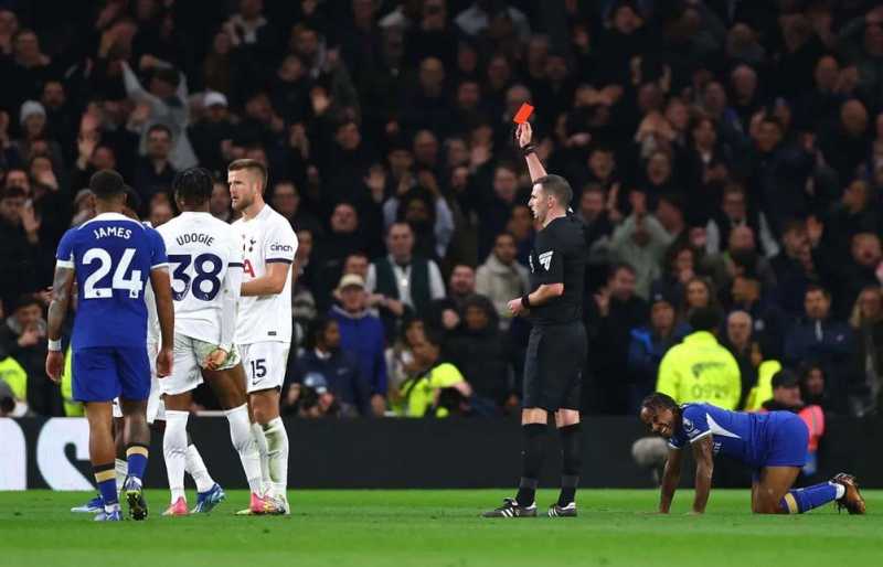     Tottenham Hotspur vs Chelsea 1-4: Destiny Udogie menerima kartu merah dan membuat Spurs bermain dengan 9 orang