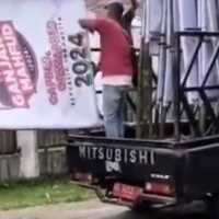 Viral Mobil Pelat Merah Dipakai Angkut Baliho Ganjar-Mahfud MD, Ganjar: Salah Itu