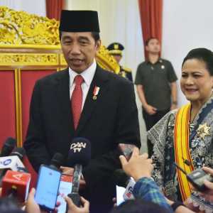 Iriana Acungkan Dua Jari dari Mobil Kepresidenan RI 1, Jokowi: Menyenangkan