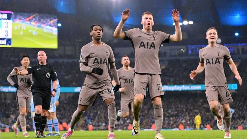     Manchester City vs Tottenham Hotspur 3-3: Dejan Kulusevski selebrasi usai mencetak gol penyeimbang di menit 90 (premierleague.com)