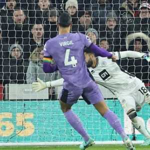 Liga Inggris: Liverpool Ciamik, Villa Remukkan Man City, Man United Intip 5 Besar