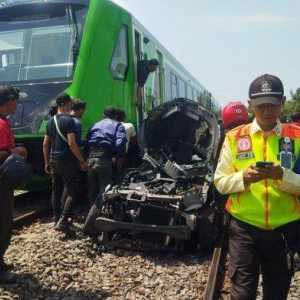 Kereta Feeder Whoosh Tabrak Sigra: Ini Kronologi Hingga Jumlah Korban