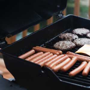 5 Resep Bumbu Sosis Bakar, Simpan untuk Pesta Malam Tahun Baru